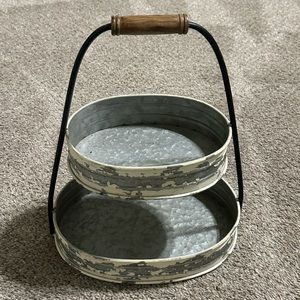 Metal distressed tier tray